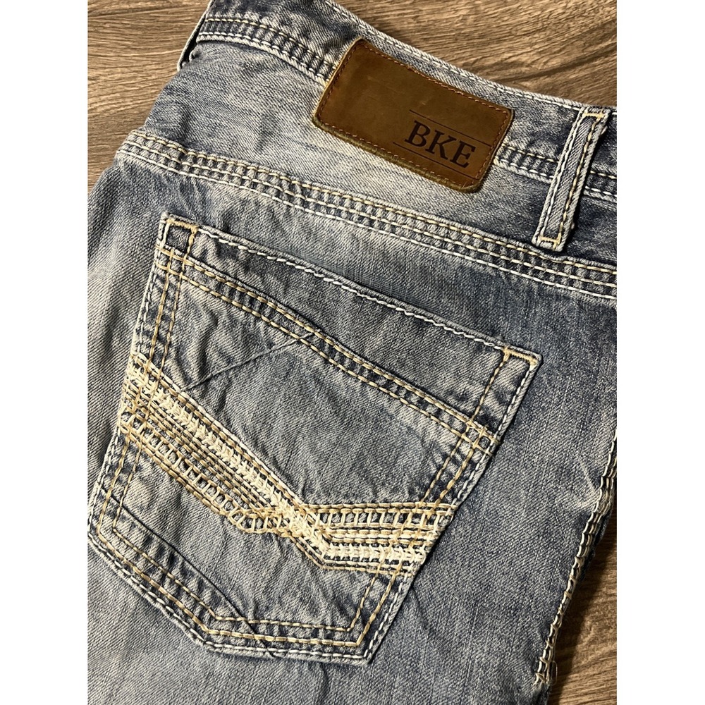 BKE Buckle Tyler Straight Leg Light Wash Mid Rise Blue Jeans Size 34L (35x35)